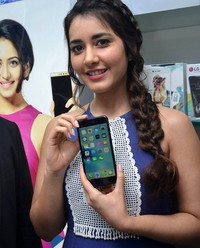 Raashi Khanna launches Big C Mobile Store in Guntur Photos | Picture 1522274