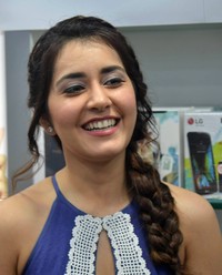 Raashi Khanna launches Big C Mobile Store in Guntur Photos | Picture 1522277