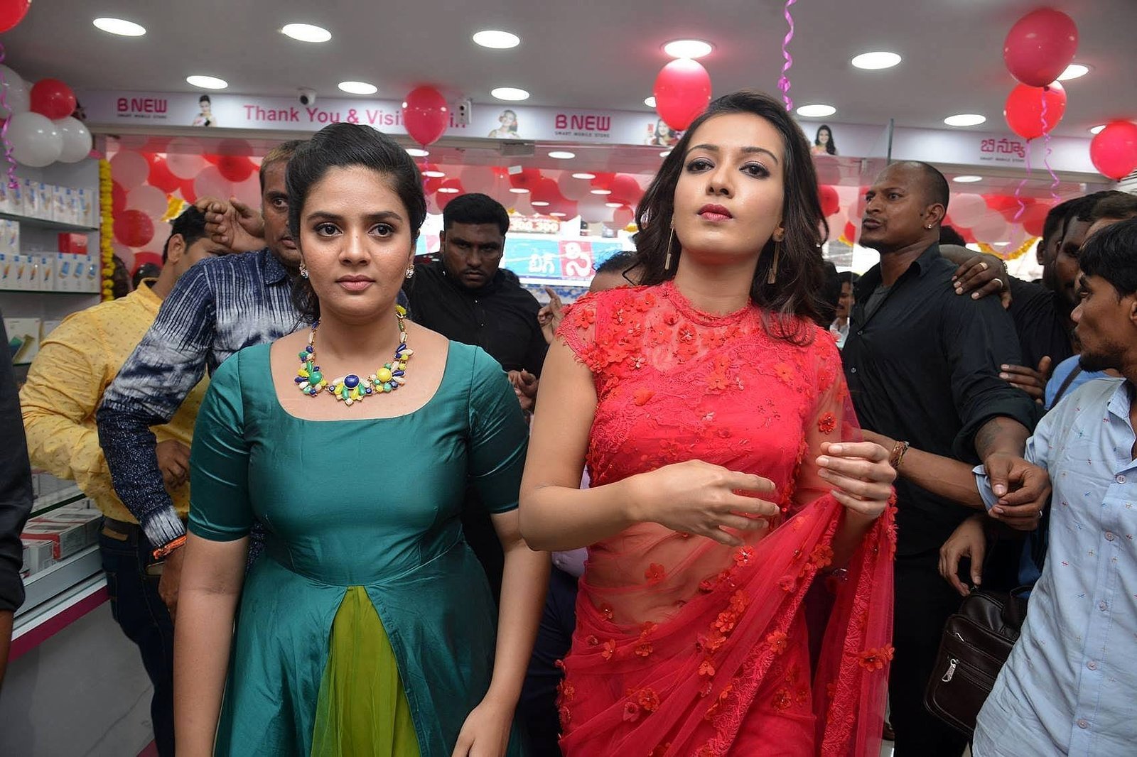 Catherine Tresa Launches B New Mobile Store in Guntur Photos | Picture 1522549