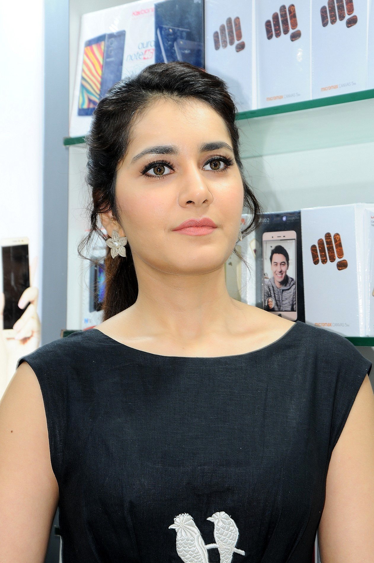 Raashi Khanna Launches Big C Mobile Store at Tirupathi Photos | Picture 1523290