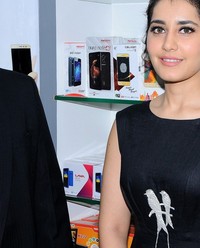 Raashi Khanna Launches Big C Mobile Store at Tirupathi Photos | Picture 1523286