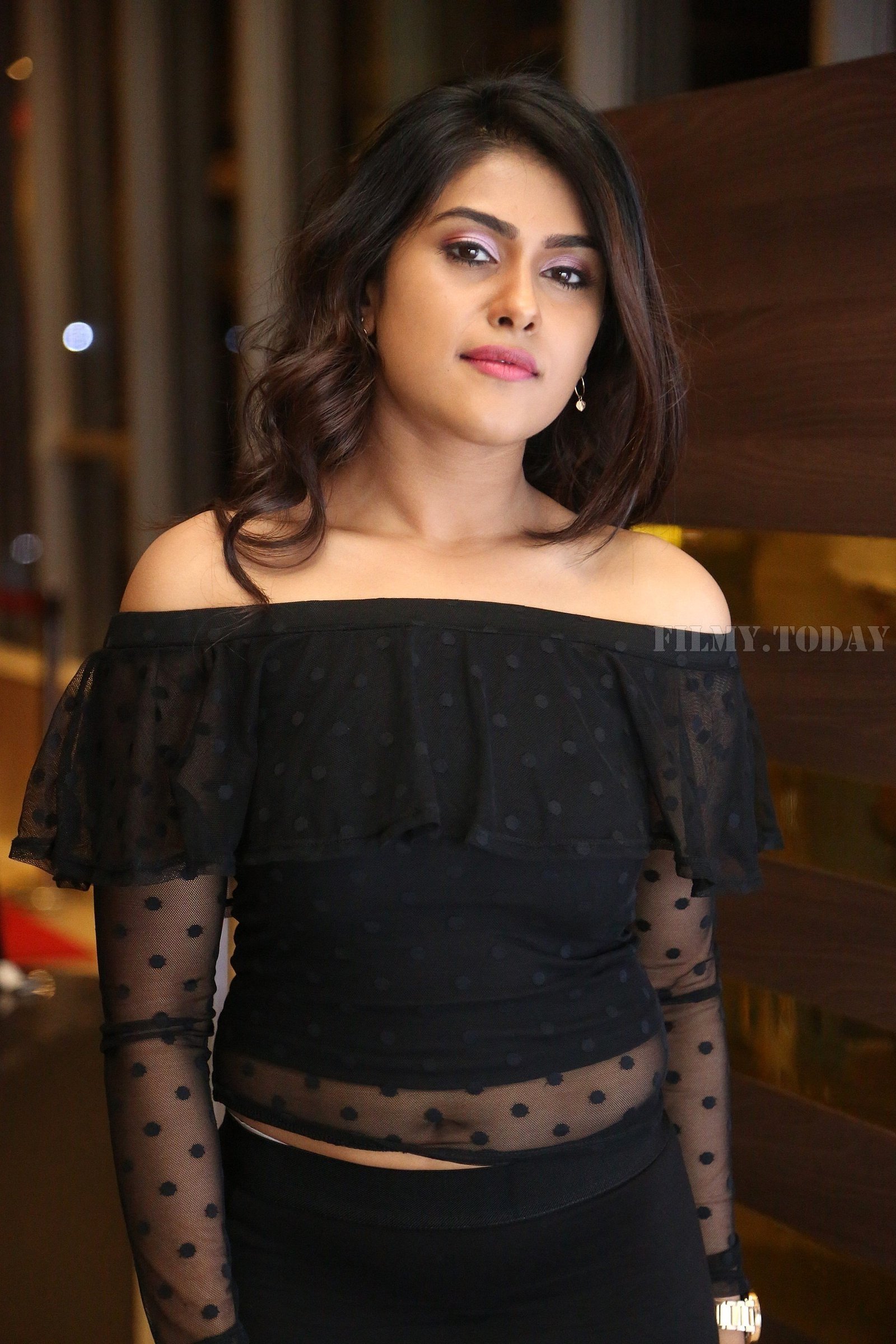 Actress Naira Shah at E Ee Premiere Show Photos | Picture 1553146