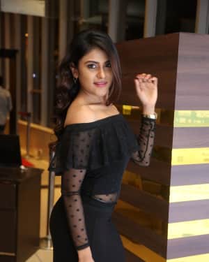 Actress Naira Shah at E Ee Premiere Show Photos | Picture 1553127