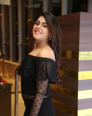 Actress Naira Shah at E Ee Premiere Show Photos | Picture 1553129