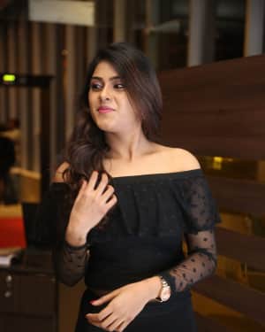 Actress Naira Shah at E Ee Premiere Show Photos | Picture 1553131
