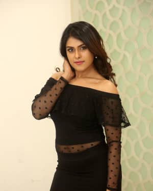 Actress Naira Shah at E Ee Premiere Show Photos | Picture 1553105