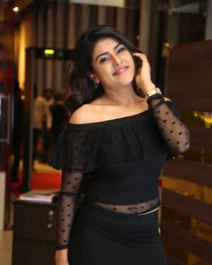 Actress Naira Shah at E Ee Premiere Show Photos | Picture 1553144