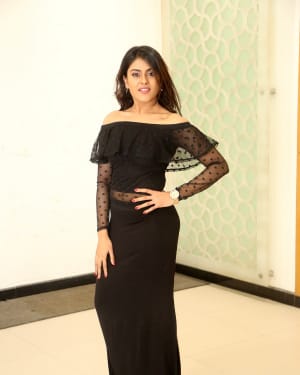 Actress Naira Shah at E Ee Premiere Show Photos | Picture 1553098