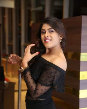 Actress Naira Shah at E Ee Premiere Show Photos | Picture 1553130