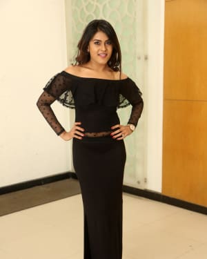 Actress Naira Shah at E Ee Premiere Show Photos | Picture 1553123