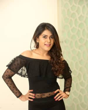 Actress Naira Shah at E Ee Premiere Show Photos | Picture 1553116