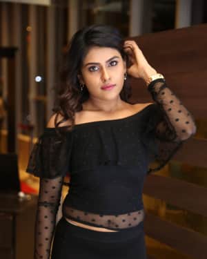 Actress Naira Shah at E Ee Premiere Show Photos | Picture 1553140