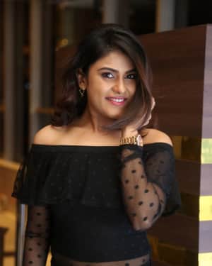 Actress Naira Shah at E Ee Premiere Show Photos | Picture 1553128