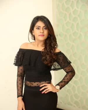 Actress Naira Shah at E Ee Premiere Show Photos | Picture 1553115