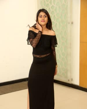 Actress Naira Shah at E Ee Premiere Show Photos | Picture 1553103