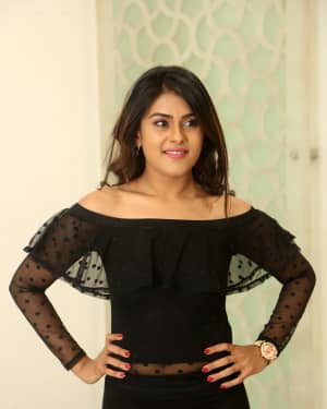 Actress Naira Shah at E Ee Premiere Show Photos | Picture 1553122