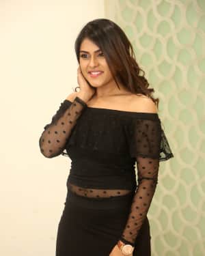 Actress Naira Shah at E Ee Premiere Show Photos | Picture 1553107
