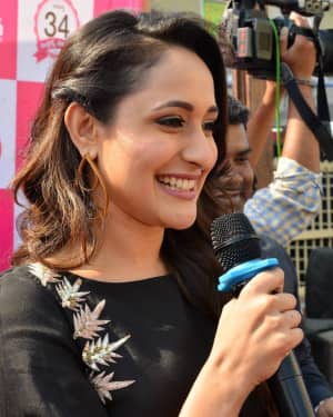 Actress Pragya Jaiswal launch B New Mobile store at Chilakaluripet Photos | Picture 1552690