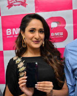 Actress Pragya Jaiswal launch B New Mobile store at Chilakaluripet Photos | Picture 1552681