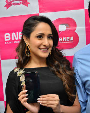 Actress Pragya Jaiswal launch B New Mobile store at Chilakaluripet Photos | Picture 1552683