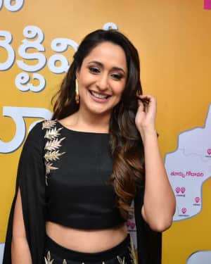Actress Pragya Jaiswal launch B New Mobile store at Chilakaluripet Photos | Picture 1552673
