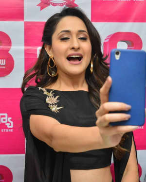 Actress Pragya Jaiswal launch B New Mobile store at Chilakaluripet Photos | Picture 1552688