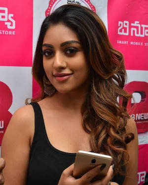 Actress Anu Emmanuel Inaugurates B New Mobile Store at Yemmiganur Photos | Picture 1555777