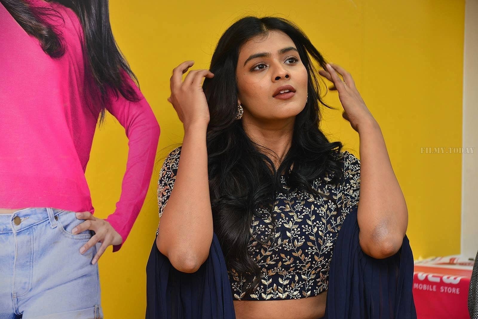 Actress Hebah Patel launches B New Mobile Store at Chirala Photos | Picture 1556559