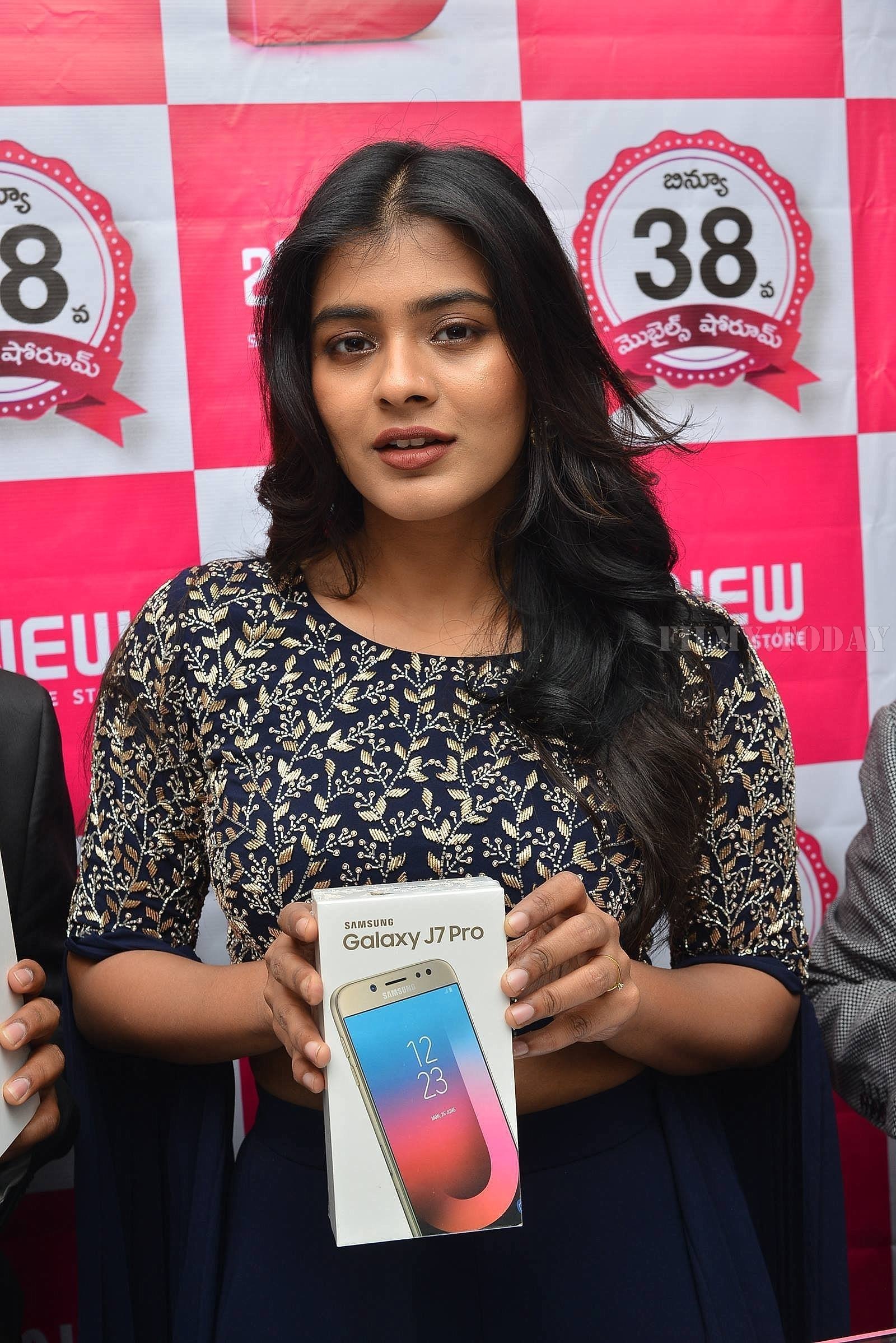 Actress Hebah Patel launches B New Mobile Store at Chirala Photos | Picture 1556560