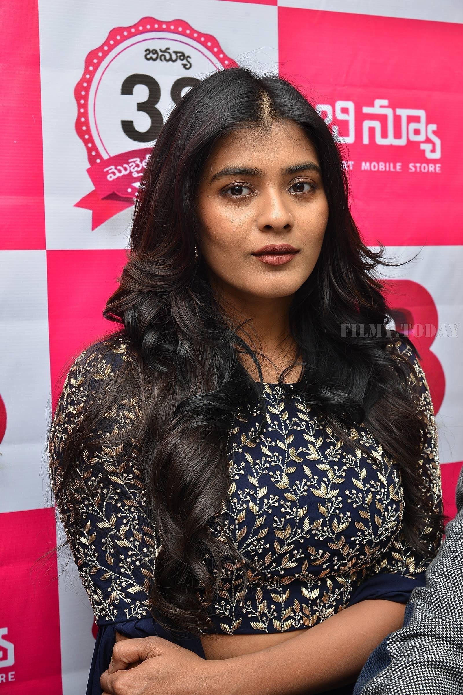Actress Hebah Patel launches B New Mobile Store at Chirala Photos | Picture 1556566