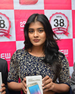 Actress Hebah Patel launches B New Mobile Store at Chirala Photos | Picture 1556578