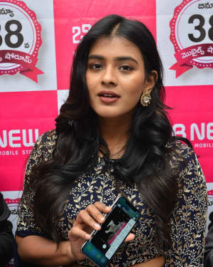 Actress Hebah Patel launches B New Mobile Store at Chirala Photos | Picture 1556577