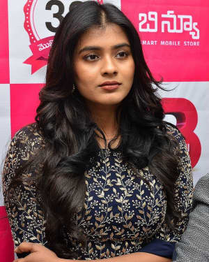 Actress Hebah Patel launches B New Mobile Store at Chirala Photos | Picture 1556569