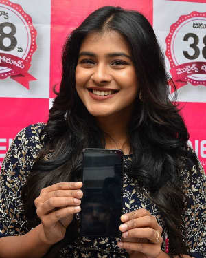 Actress Hebah Patel launches B New Mobile Store at Chirala Photos | Picture 1556555