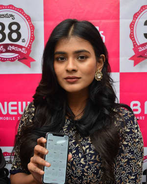 Actress Hebah Patel launches B New Mobile Store at Chirala Photos | Picture 1556576