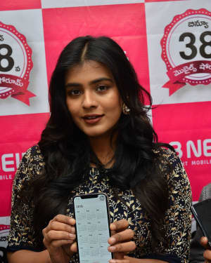 Actress Hebah Patel launches B New Mobile Store at Chirala Photos | Picture 1556573