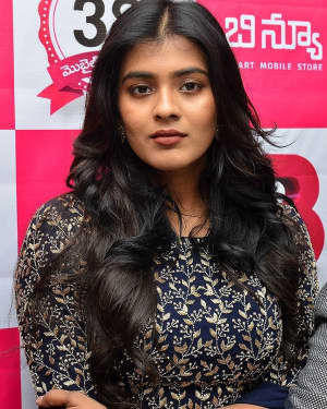 Actress Hebah Patel launches B New Mobile Store at Chirala Photos | Picture 1556570