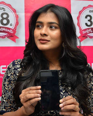 Actress Hebah Patel launches B New Mobile Store at Chirala Photos | Picture 1556552