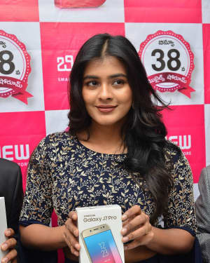 Actress Hebah Patel launches B New Mobile Store at Chirala Photos | Picture 1556565