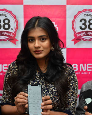 Actress Hebah Patel launches B New Mobile Store at Chirala Photos | Picture 1556575