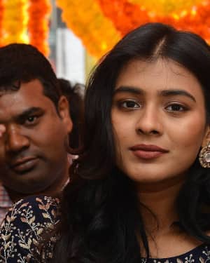 Actress Hebah Patel launches B New Mobile Store at Chirala Photos | Picture 1556557
