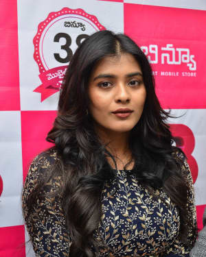 Actress Hebah Patel launches B New Mobile Store at Chirala Photos | Picture 1556566