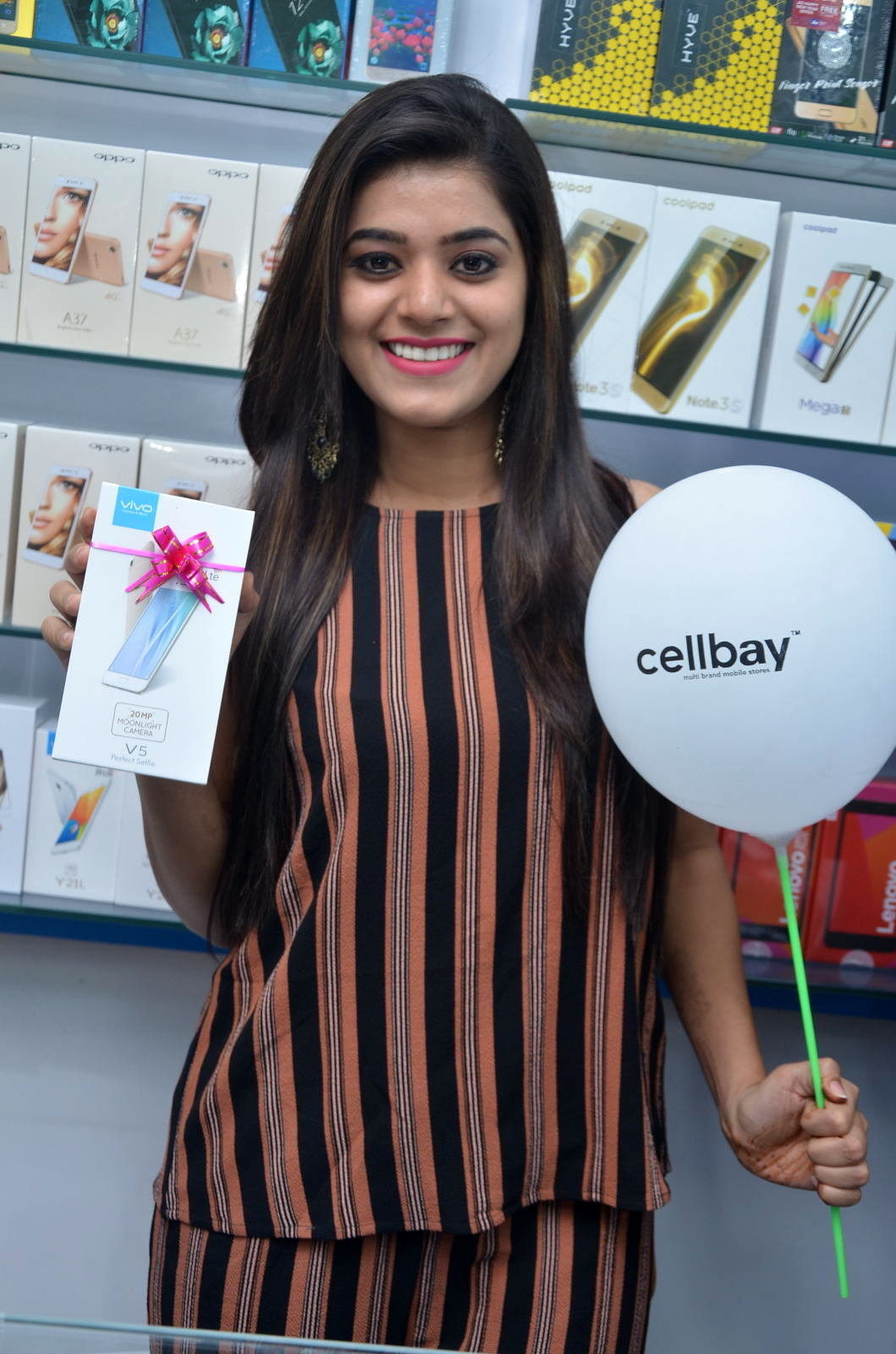Yamini Bhaskar Launches Cellbay Mobile Store Photos | Picture 1471015