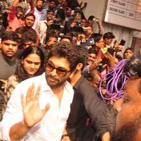 Allu Arjun - Allu Arjun and Tollywood Celebs in Theater To Watch Khaidi No 150 With Fans Coverage Photos
