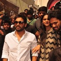 Allu Arjun - Allu Arjun and Tollywood Celebs in Theater To Watch Khaidi No 150 With Fans Coverage Photos | Picture 1459954