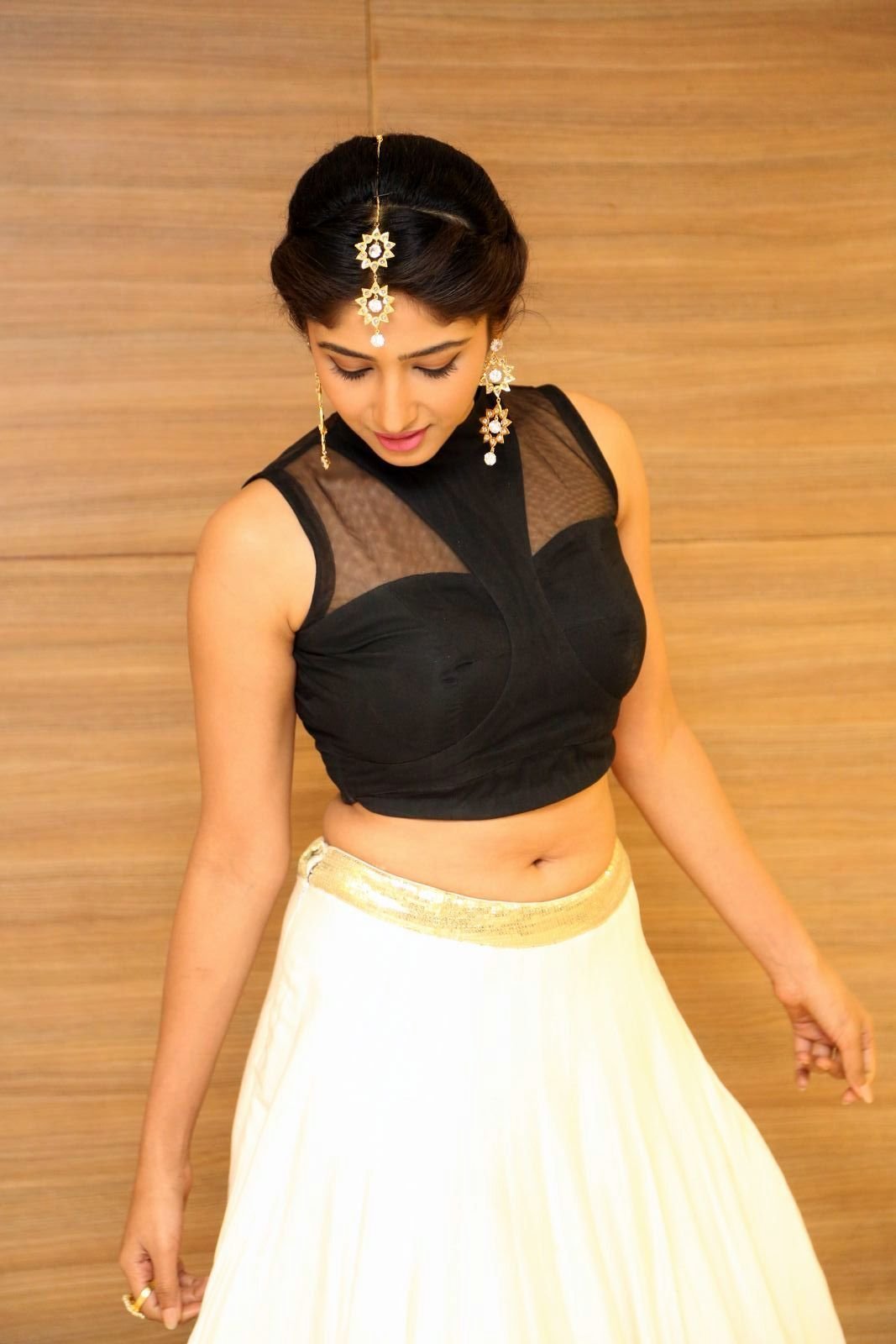 Roshini Prakash Hot In Black Top And White Skirt Photos | Picture 1481278