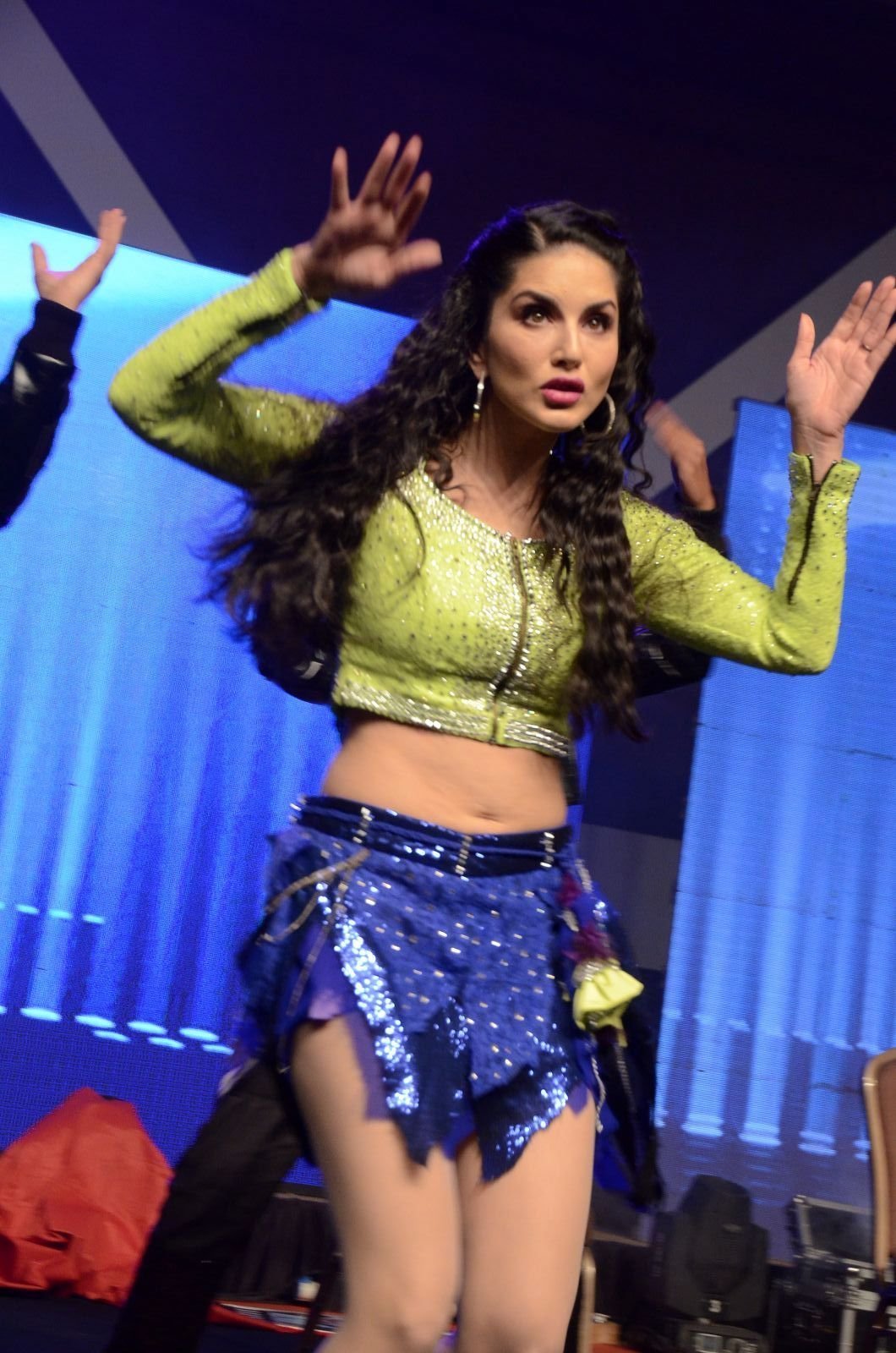 Sunny Leone Performing Hot In Stage At Rogue Audio Release Function Photos | Picture 1482036