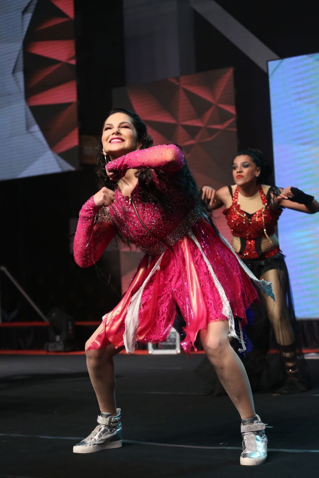 Sunny Leone Performing Hot In Stage At Rogue Audio Release Function Photos | Picture 1482002