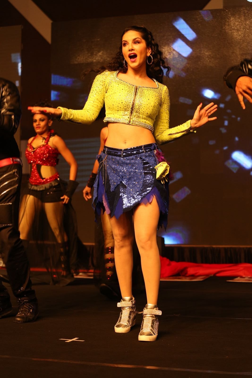 Sunny Leone Performing Hot In Stage At Rogue Audio Release Function Photos | Picture 1481975