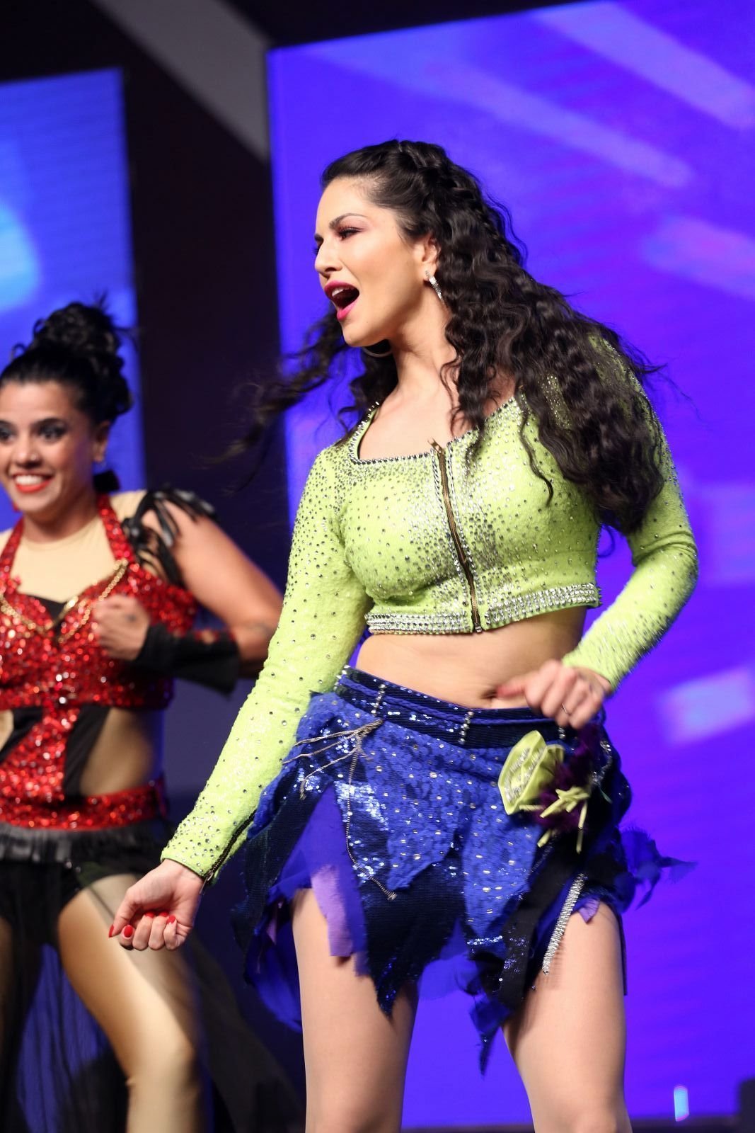 Sunny Leone Performing Hot In Stage At Rogue Audio Release Function Photos | Picture 1481977